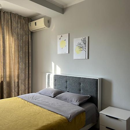 Apartamento Aura On Turusbekova Street 124 Bishkek Exterior foto