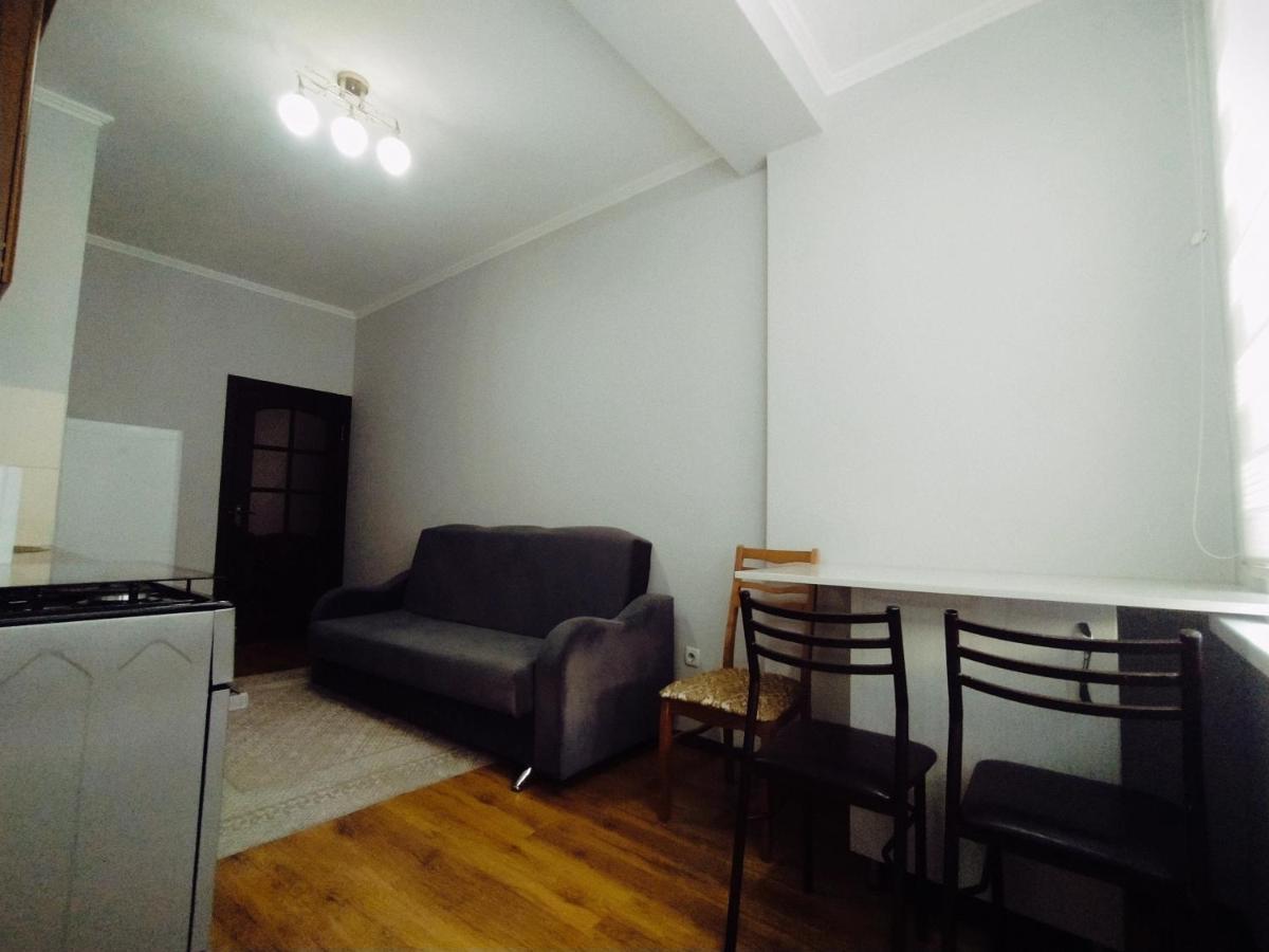Apartamento Aura On Turusbekova Street 124 Bishkek Exterior foto